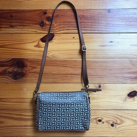 Tommy Hilfiger Tan Brown Crossbody Bag, EUC, 10.5” x 7” - Picture 10 of 13